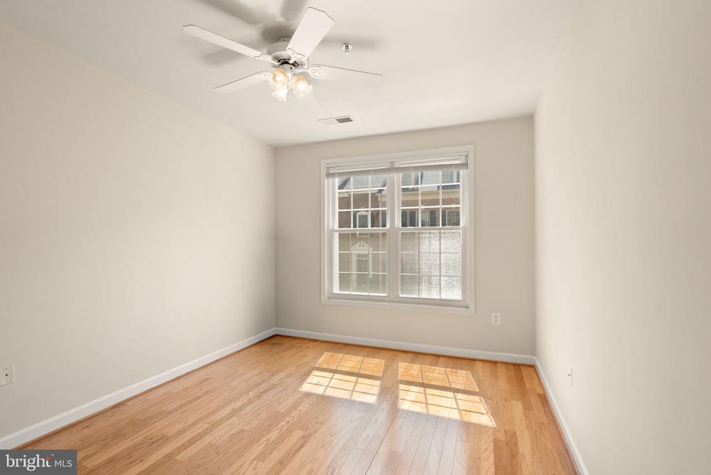 1321 N ADAMS COURT Unit: 201