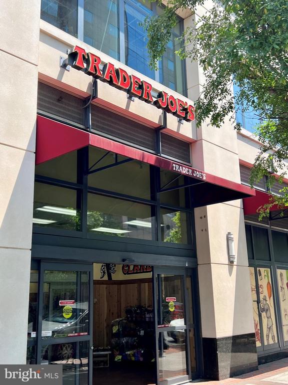 1321 N ADAMS COURT Unit: 201