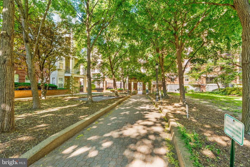 1321 N ADAMS COURT Unit: 201