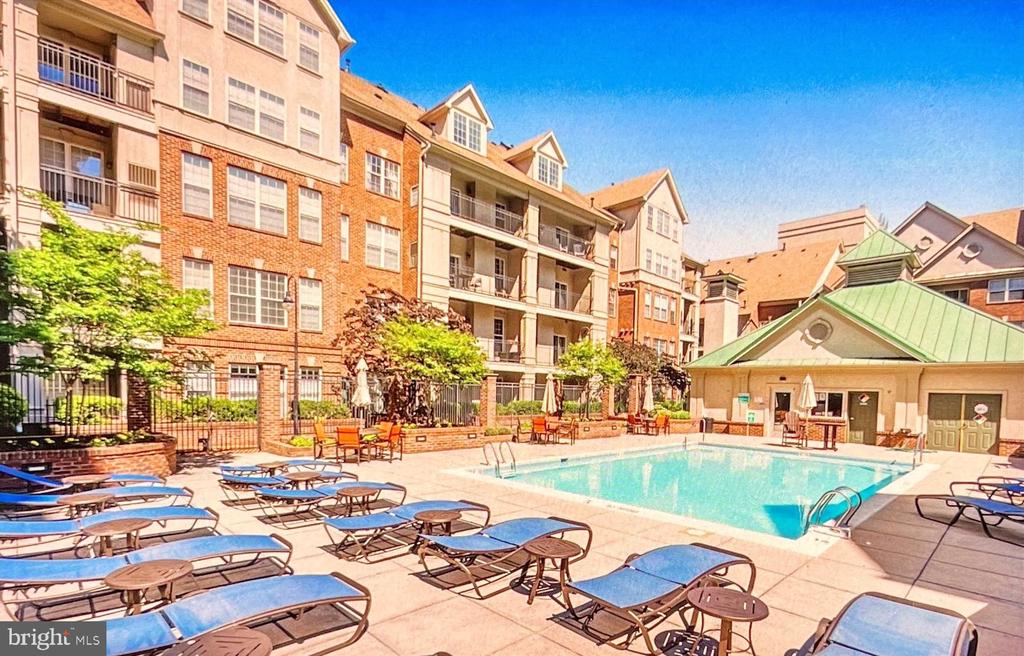 1321 N ADAMS COURT Unit: 201