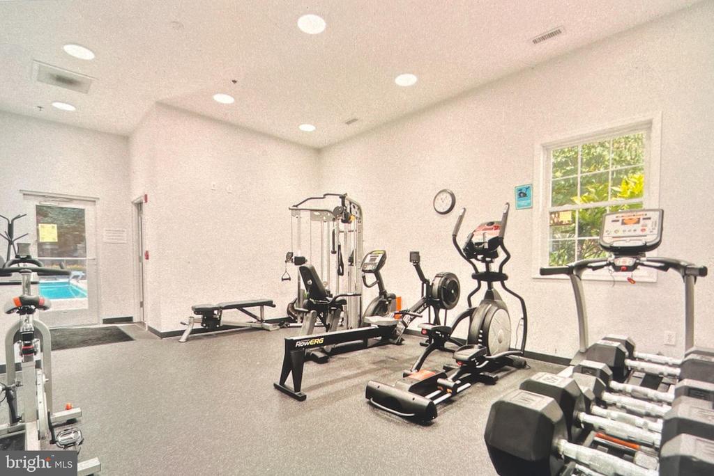 1321 N ADAMS COURT Unit: 201