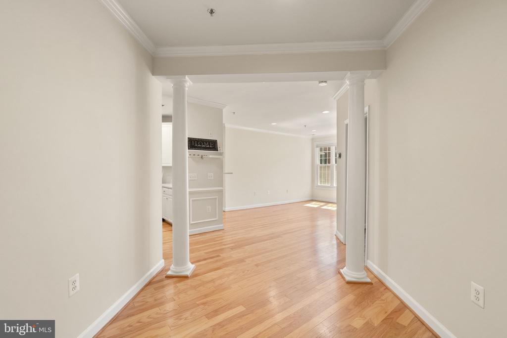 1321 N ADAMS COURT Unit: 201