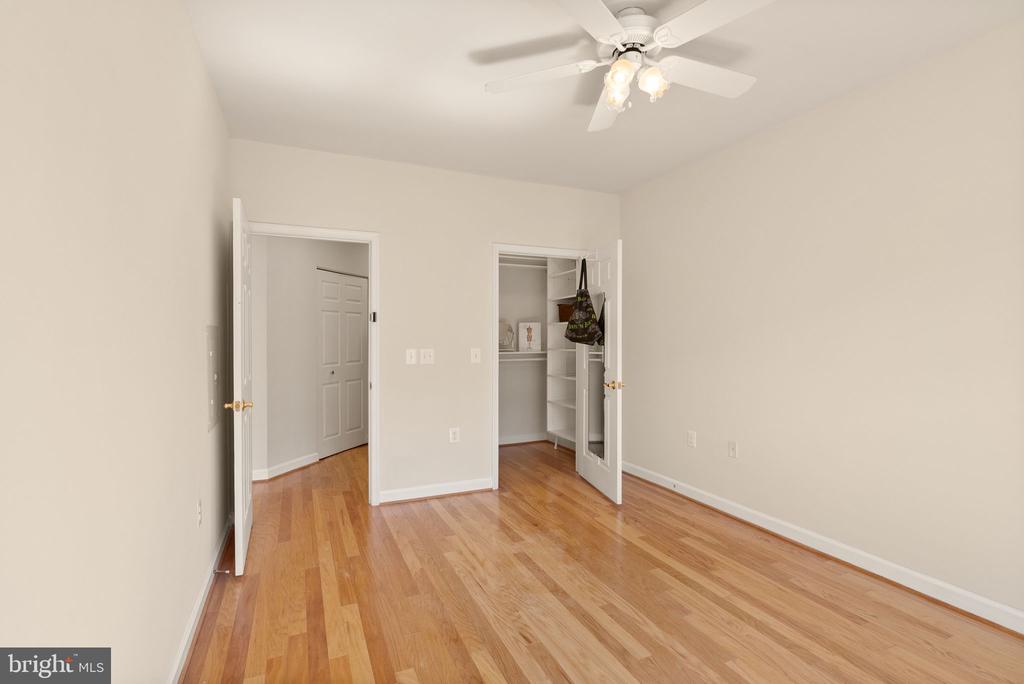 1321 N ADAMS COURT Unit: 201