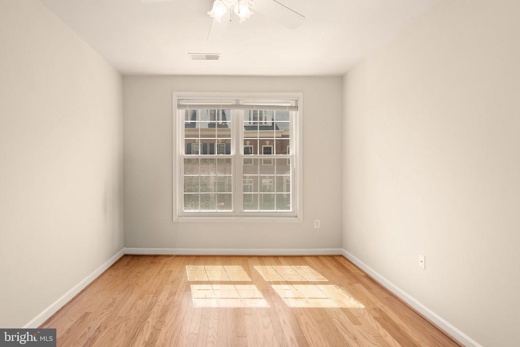 1321 N ADAMS COURT Unit: 201