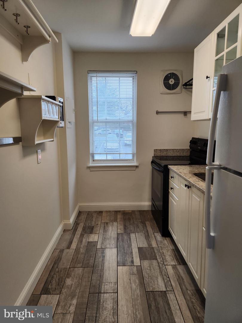 115 E Glebe Rd #B