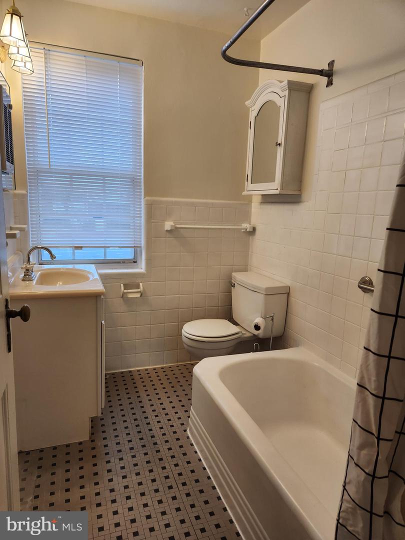 115 E Glebe Rd #B