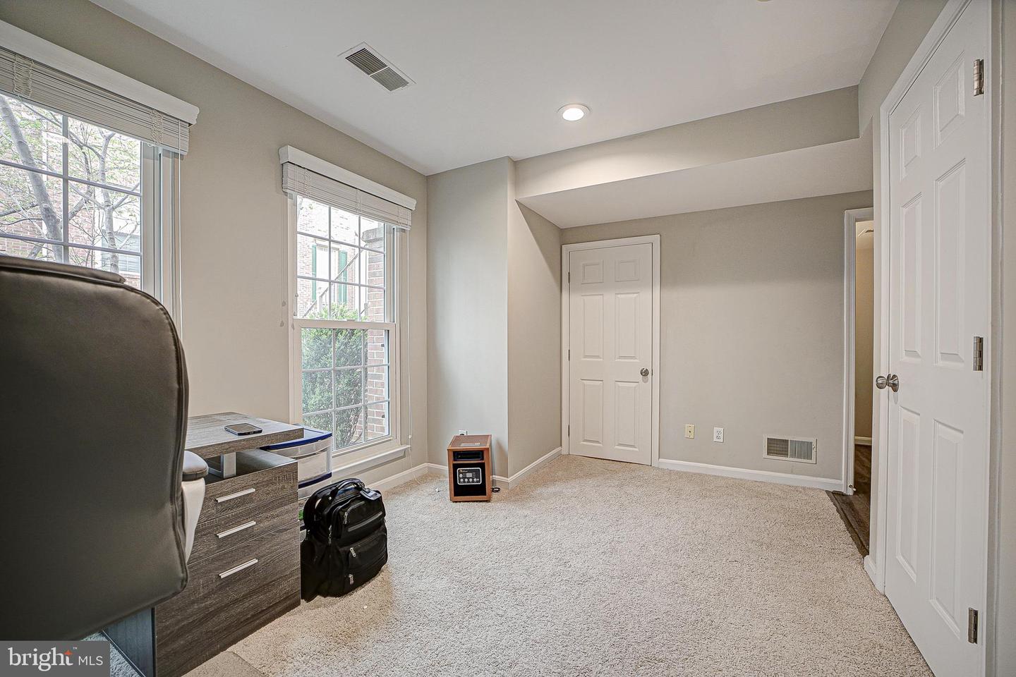 6024 Ricketts Walk