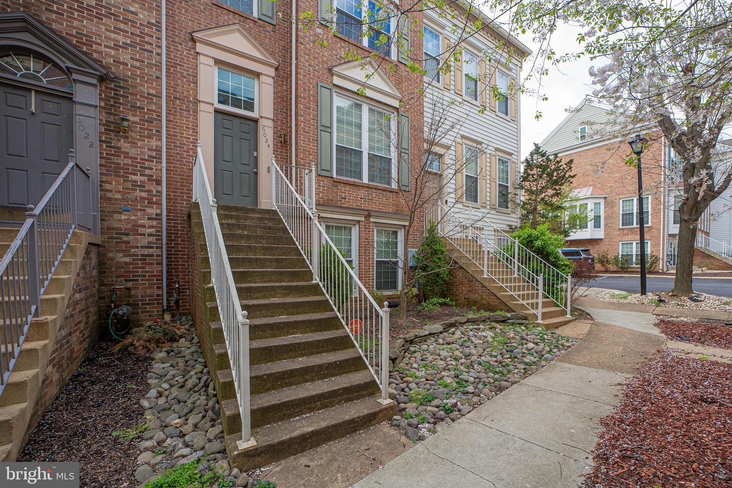 6024 Ricketts Walk