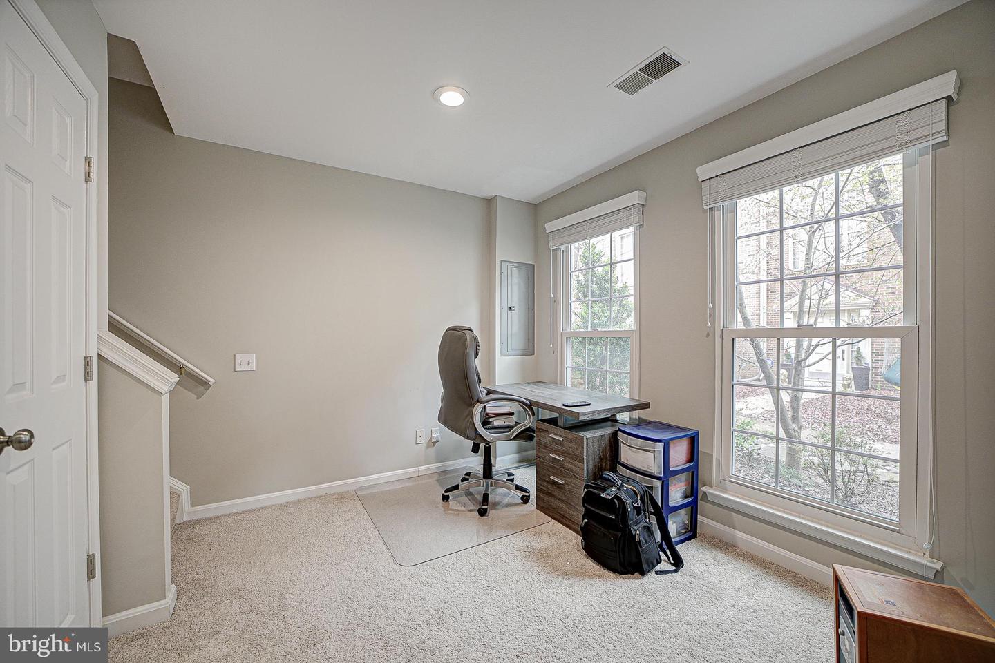 6024 Ricketts Walk