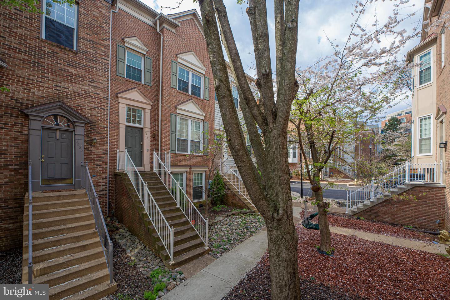 6024 Ricketts Walk