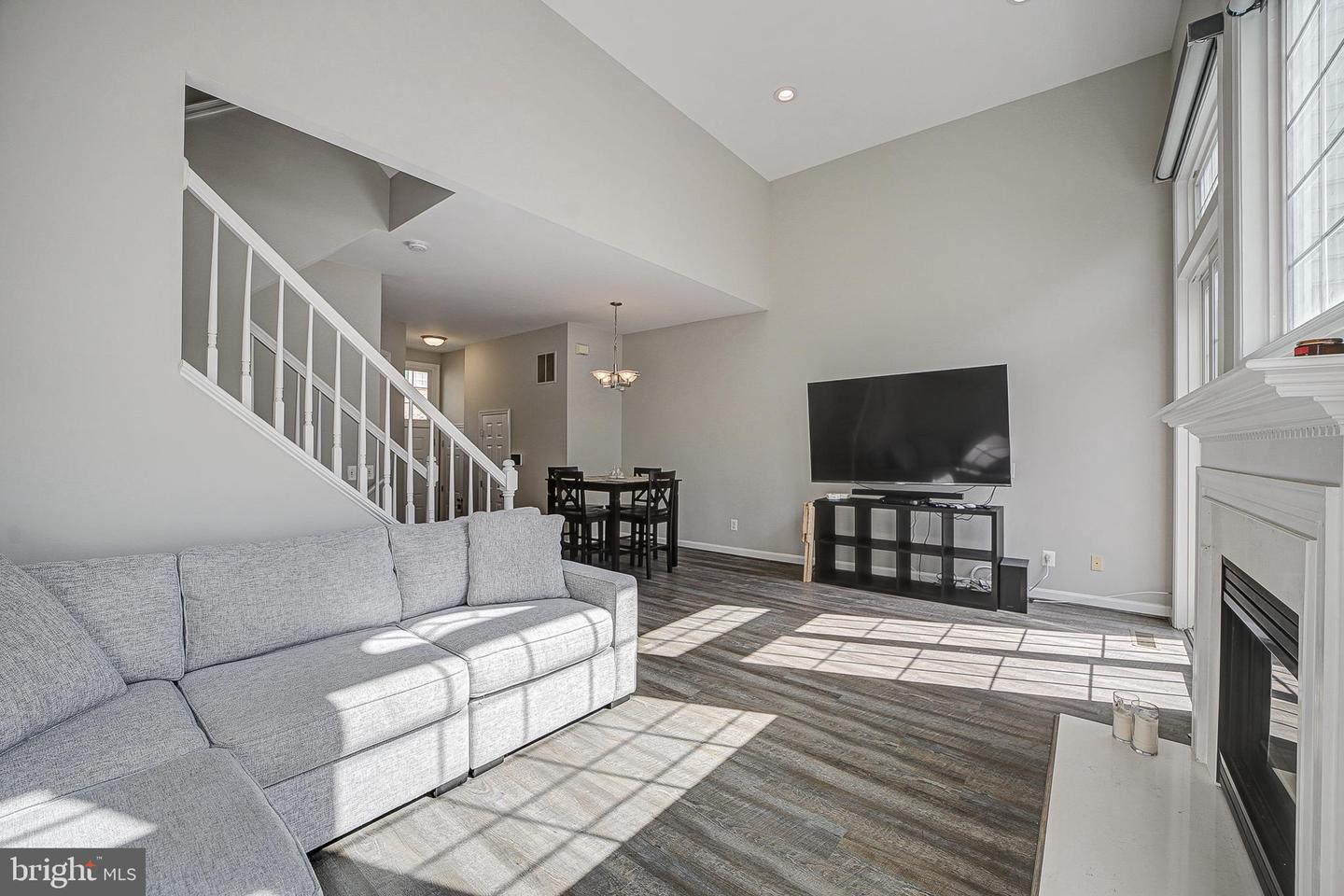 6024 Ricketts Walk