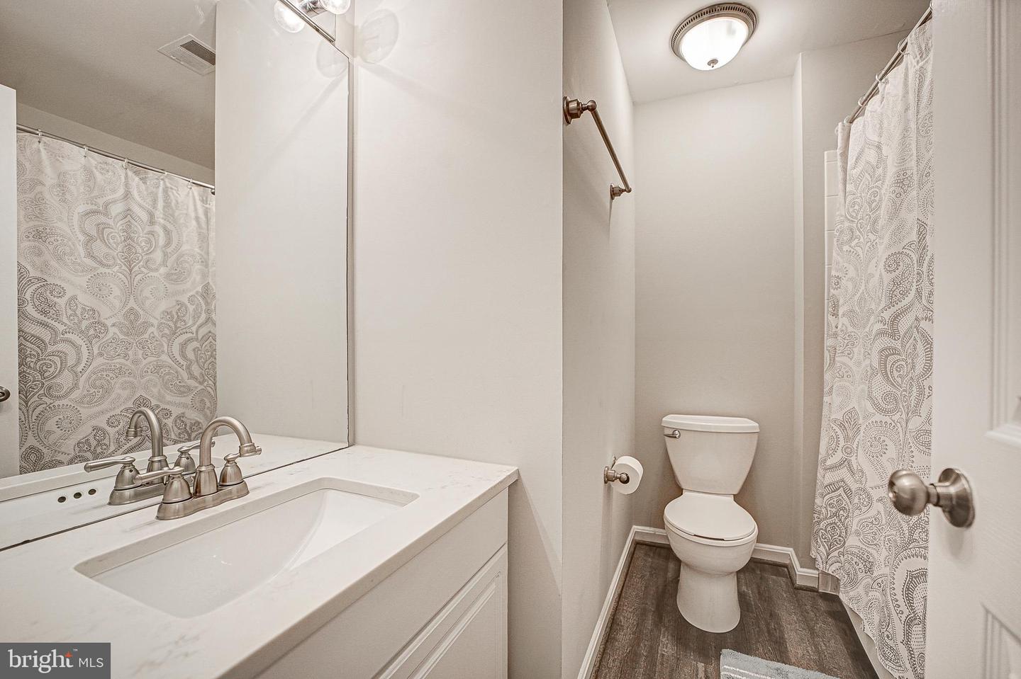 6024 Ricketts Walk