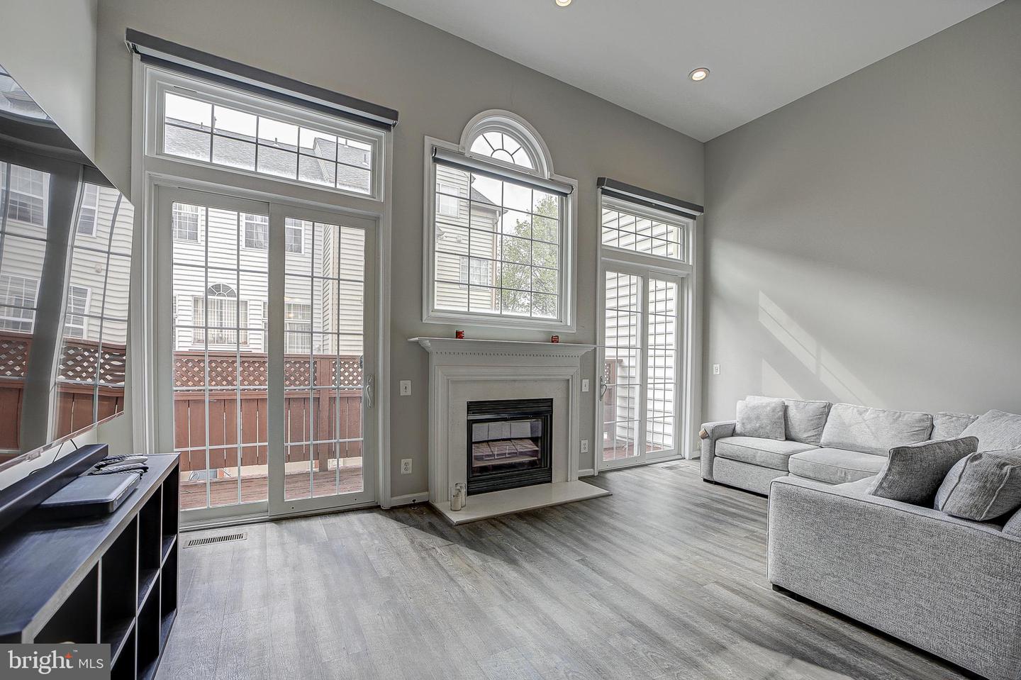 6024 Ricketts Walk