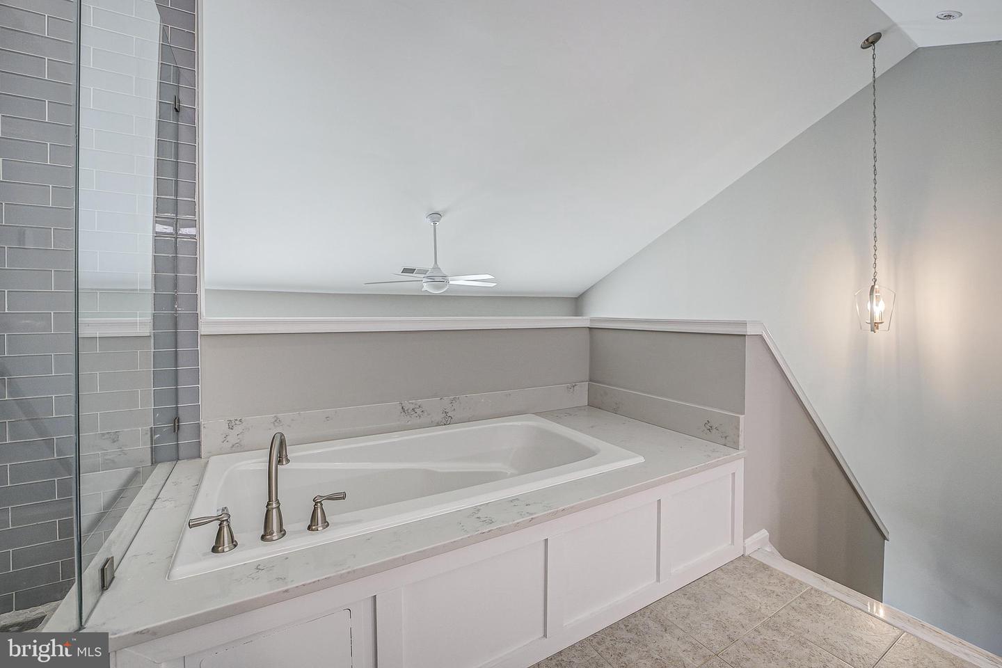 6024 Ricketts Walk