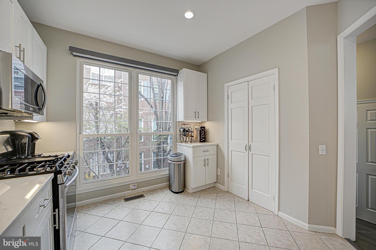 6024 Ricketts Walk