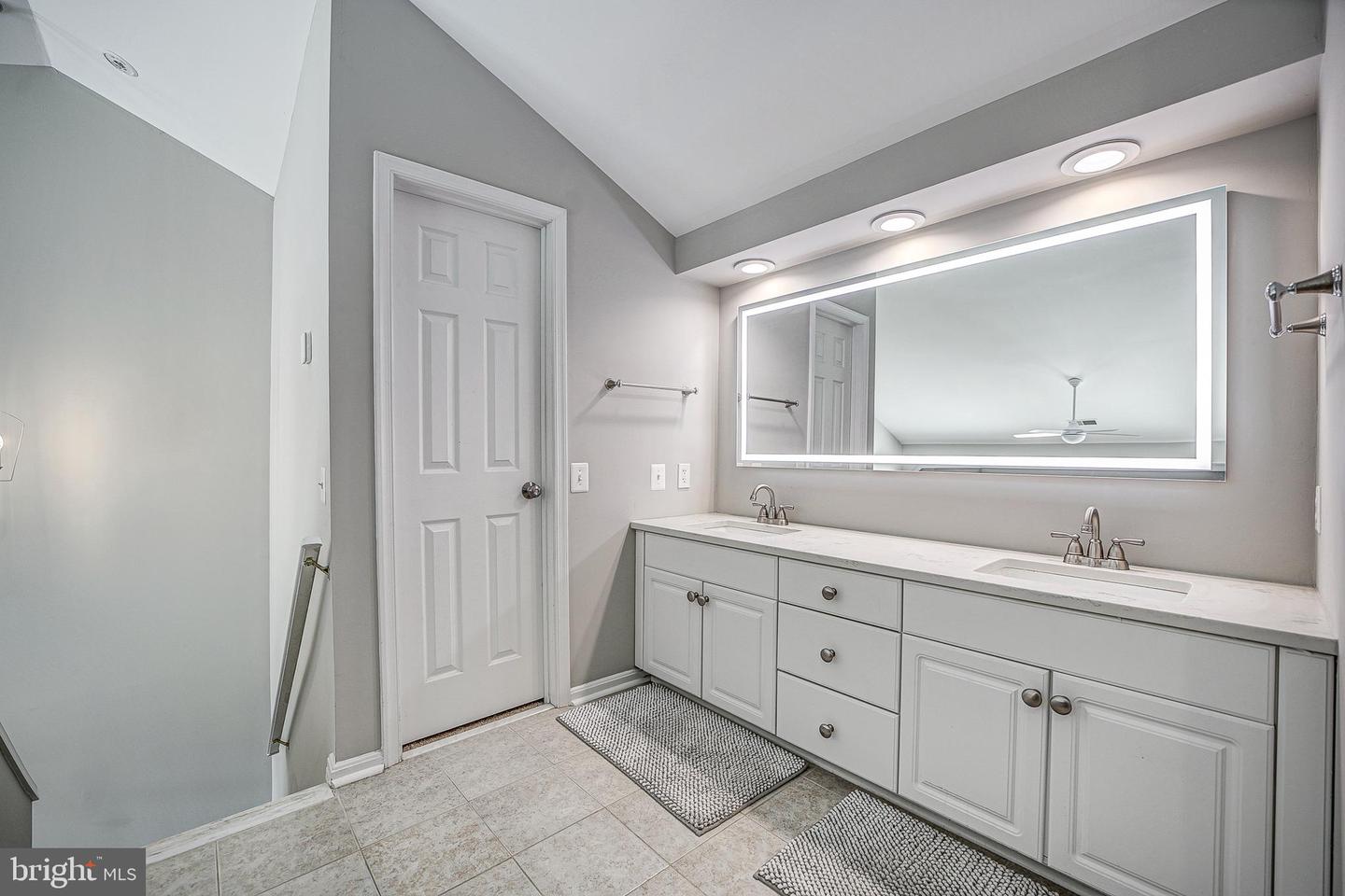 6024 Ricketts Walk