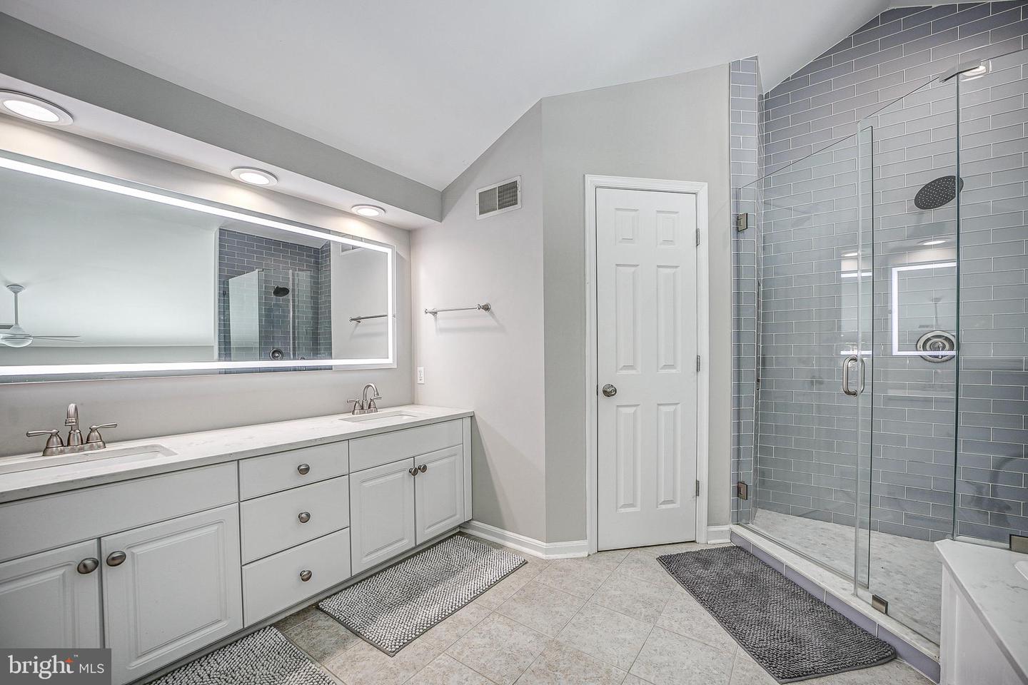 6024 Ricketts Walk