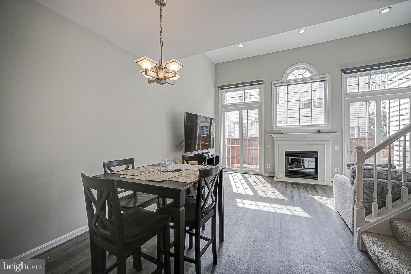 6024 Ricketts Walk