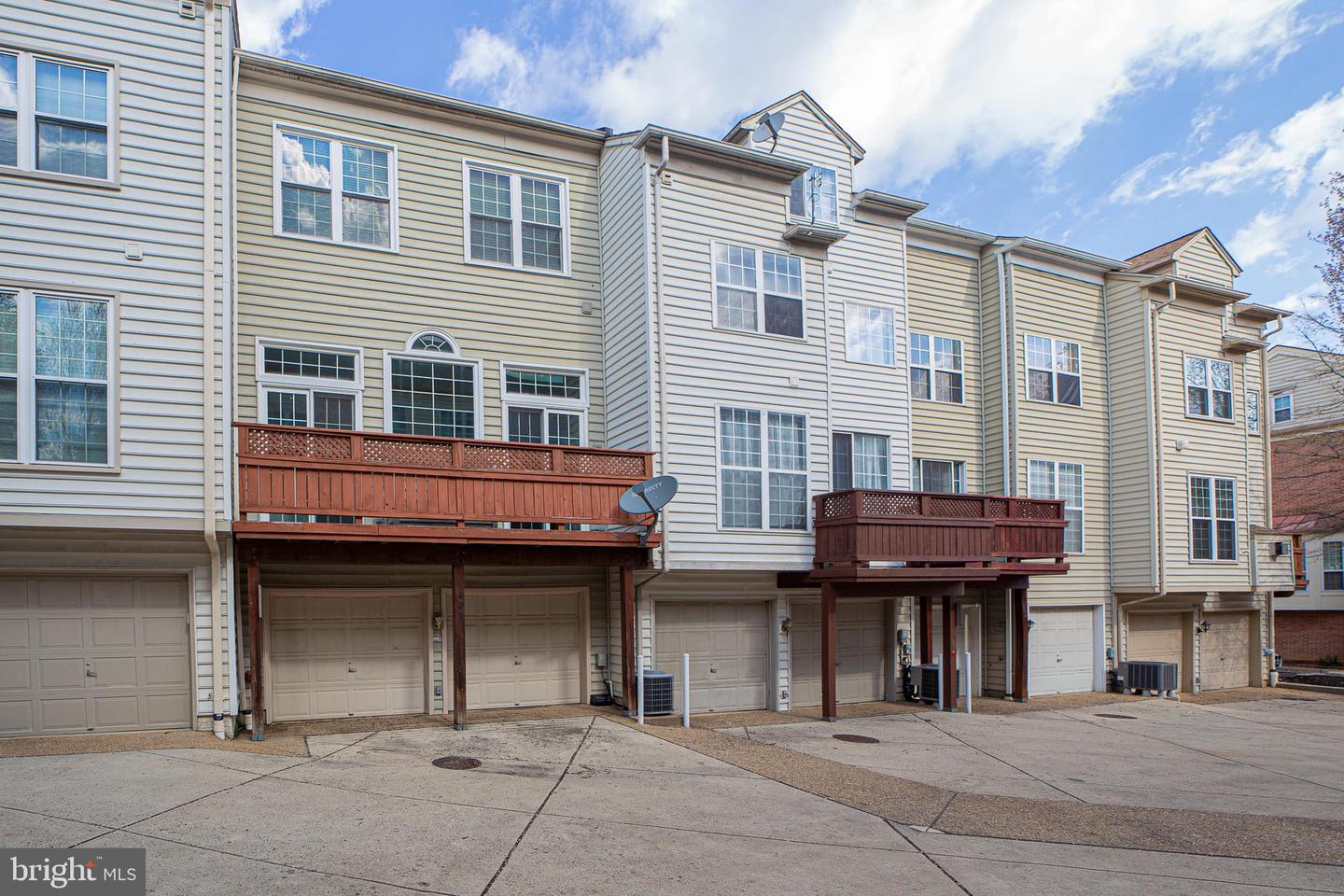 6024 Ricketts Walk