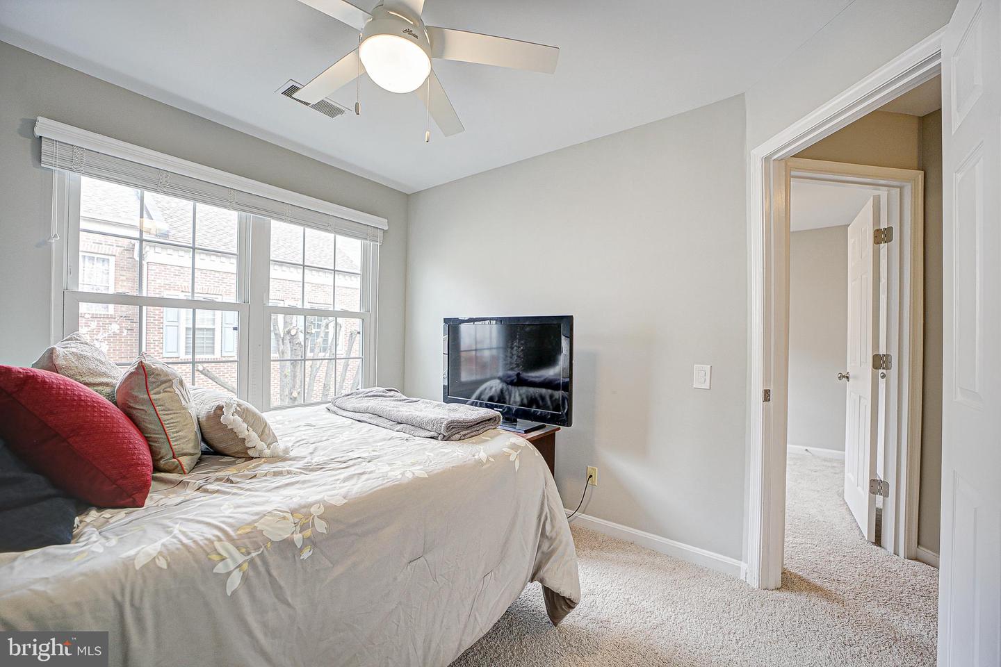 6024 Ricketts Walk