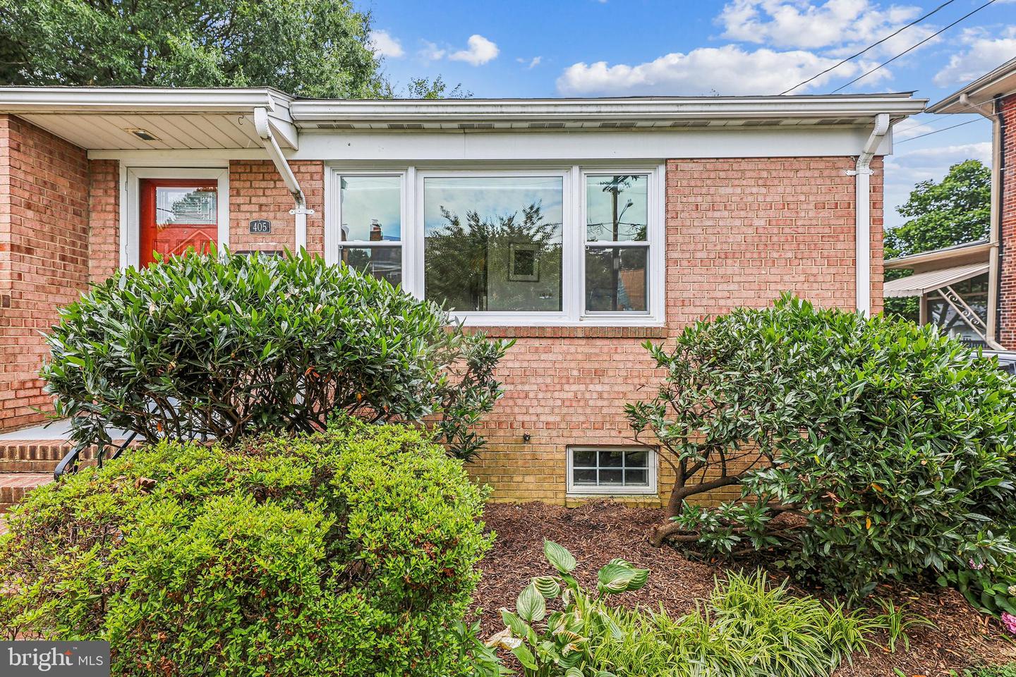405 E Custis Ave