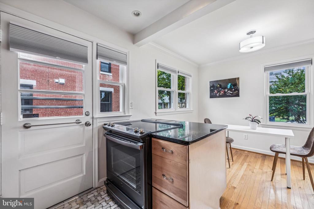 405 E Custis Ave