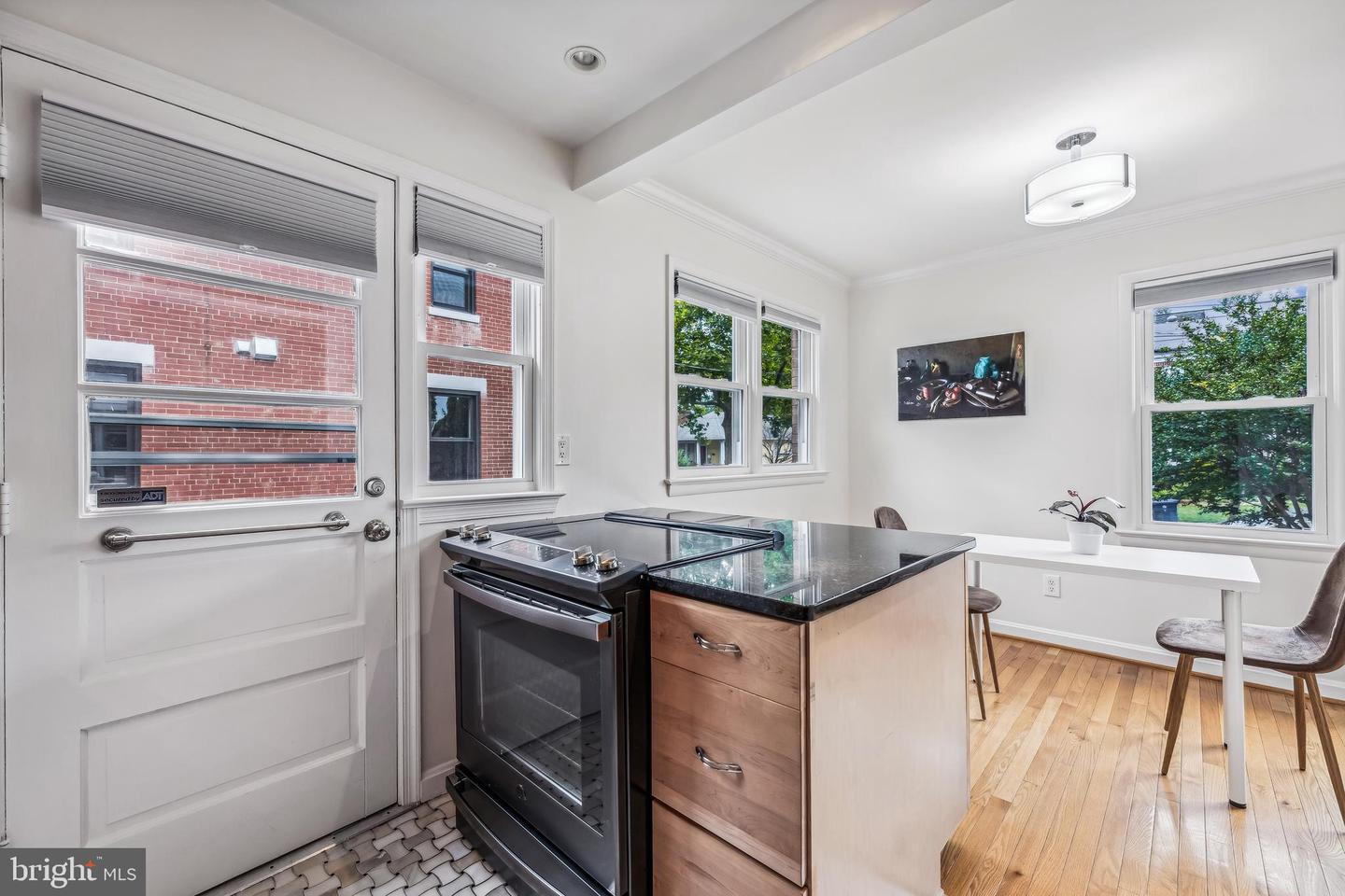 405 E Custis Ave