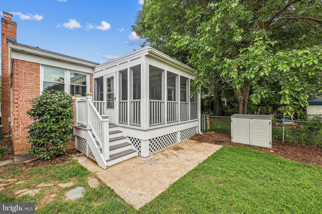 405 E Custis Ave