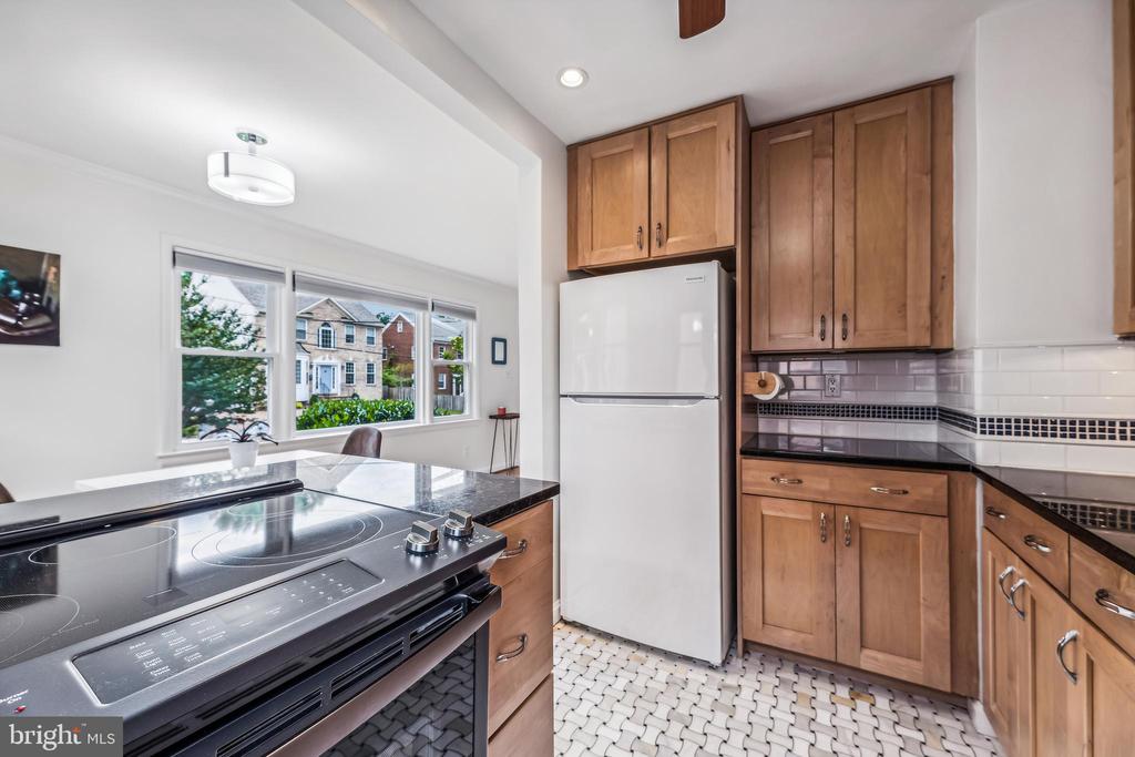 405 E Custis Ave