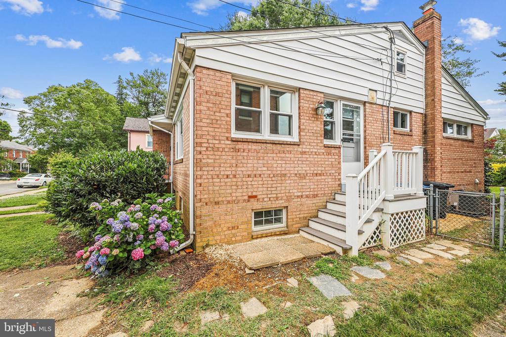 405 E Custis Ave