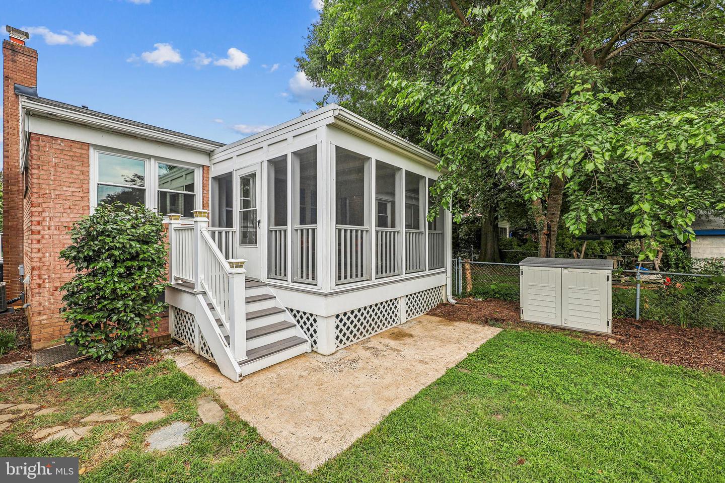 405 E Custis Ave