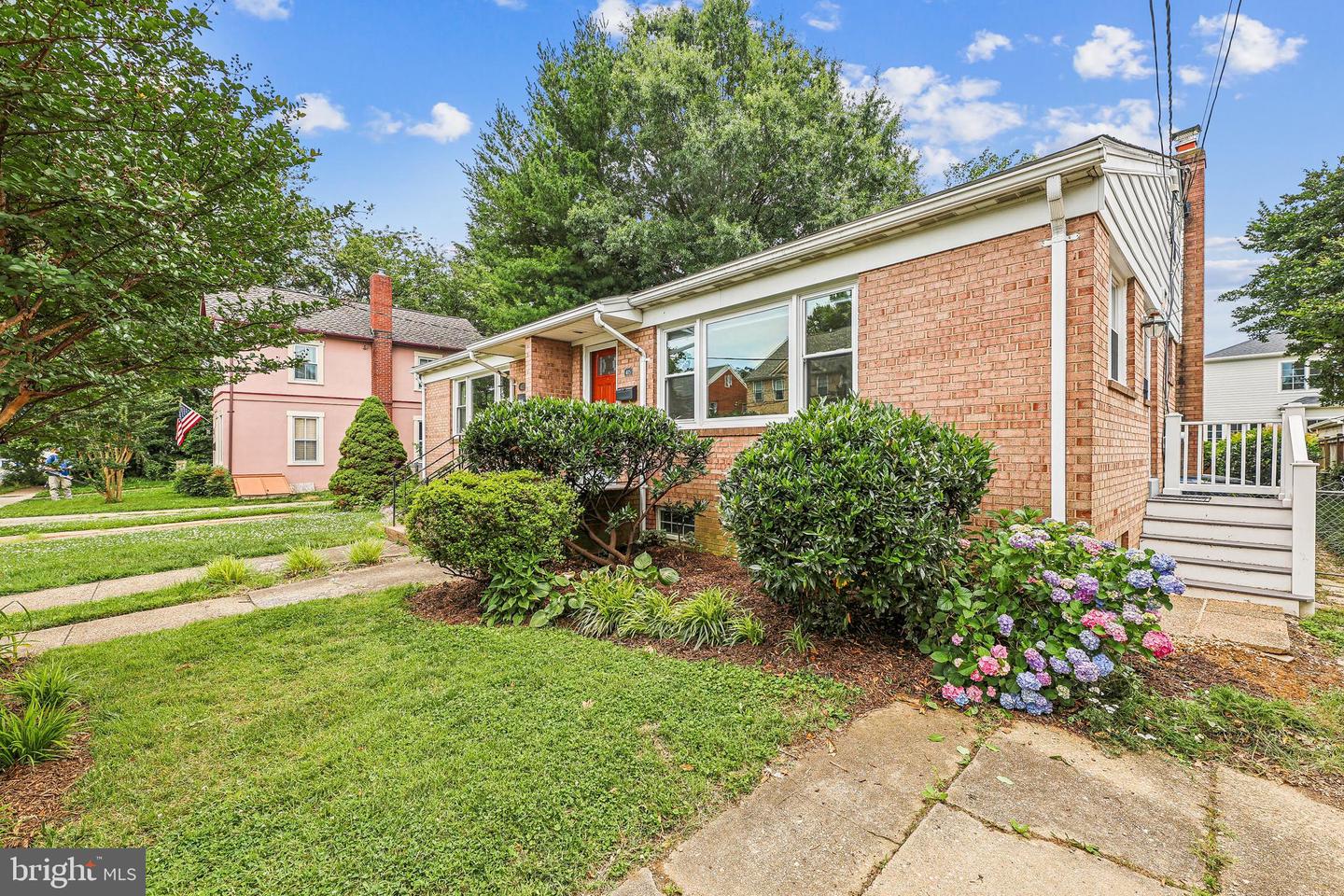 405 E Custis Ave