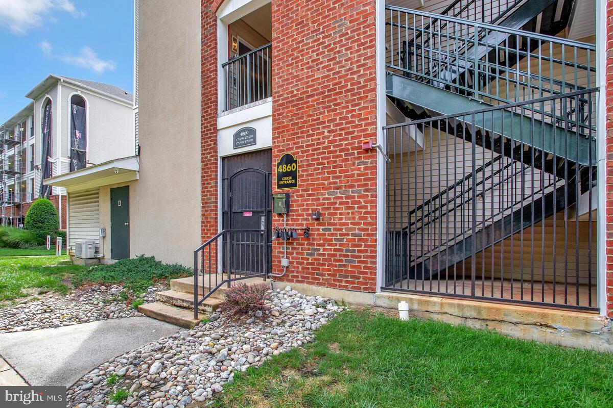 4860 Eisenhower Ave #276