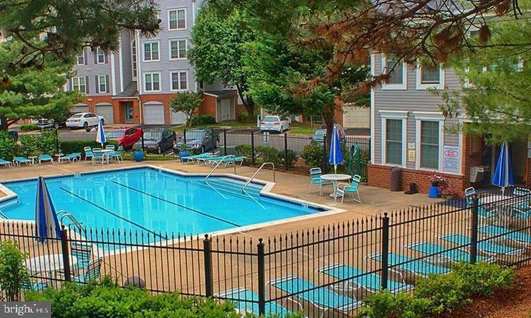 277 S PICKETT ST #302