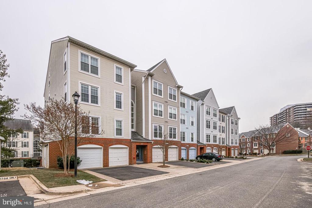 277 S PICKETT ST #302