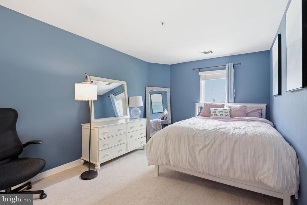 277 S PICKETT STREET 302