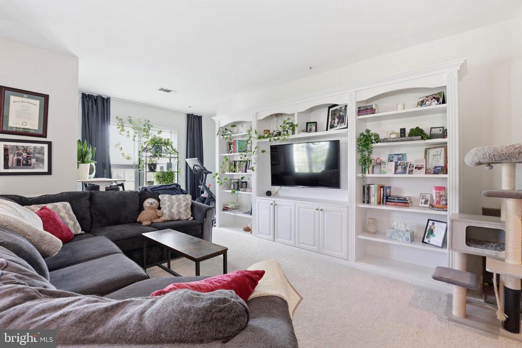 277 S PICKETT STREET 302