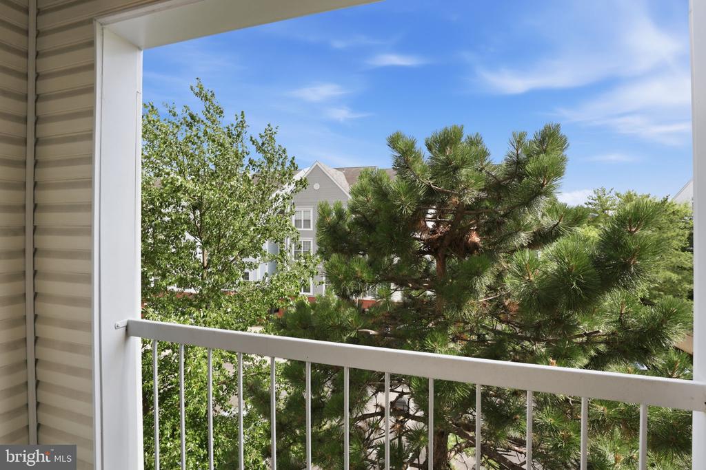 277 S PICKETT STREET 302