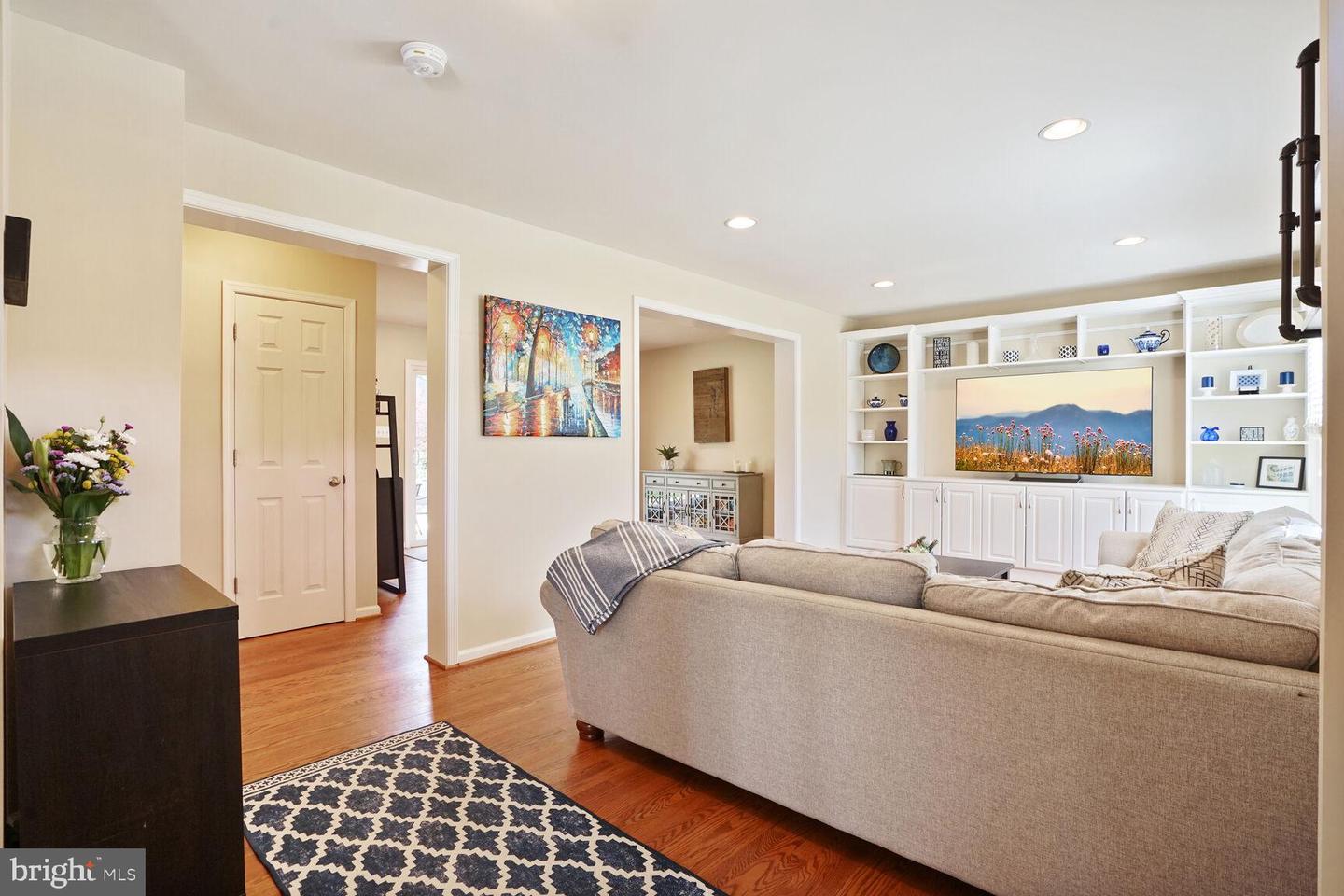 9628 Podium Dr