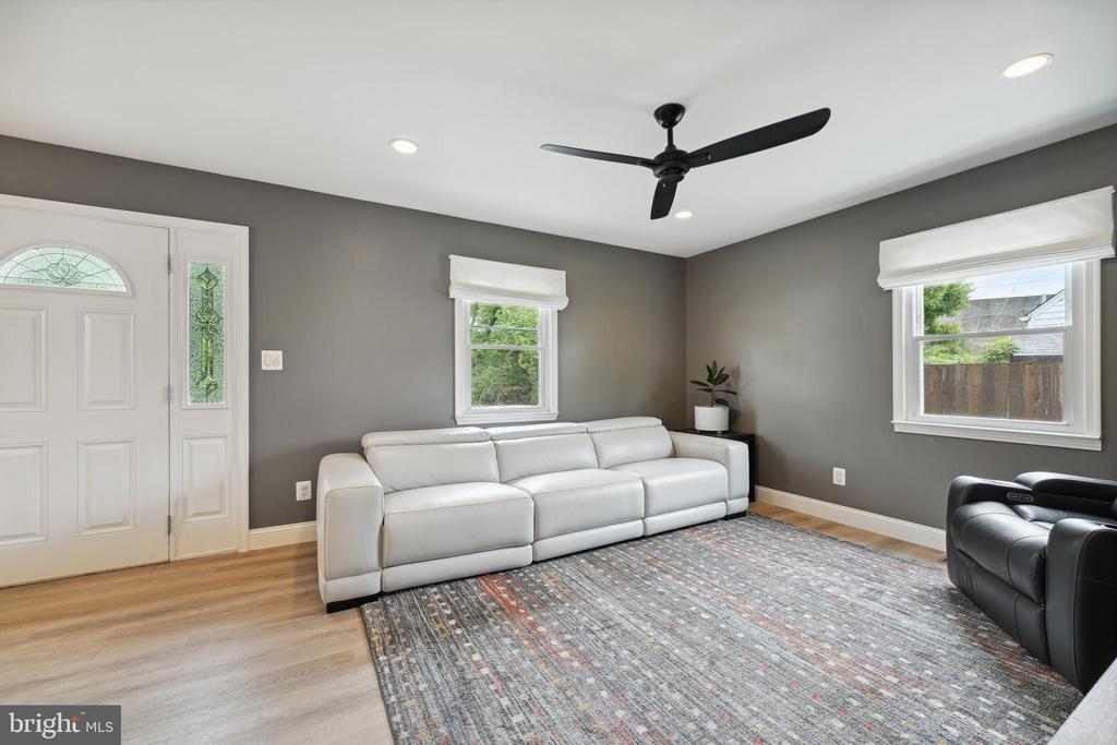 3003 Elmwood Dr
