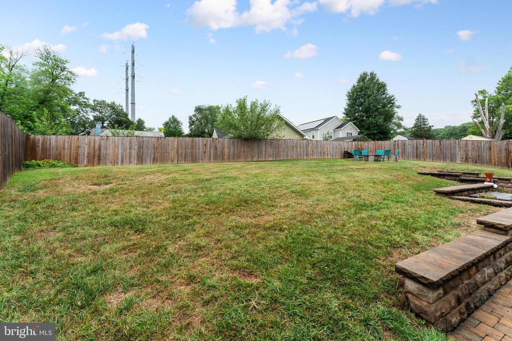 3003 Elmwood Dr