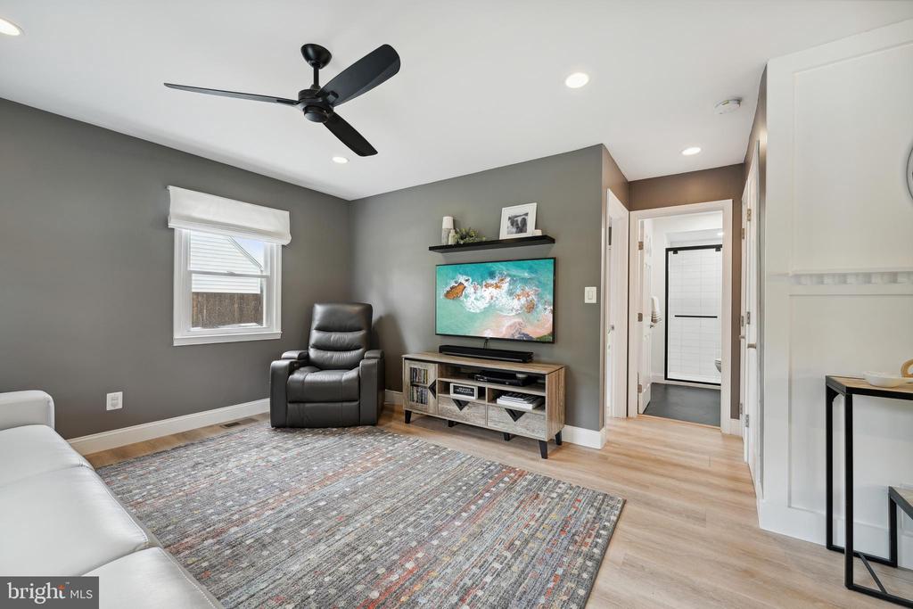 3003 Elmwood Dr