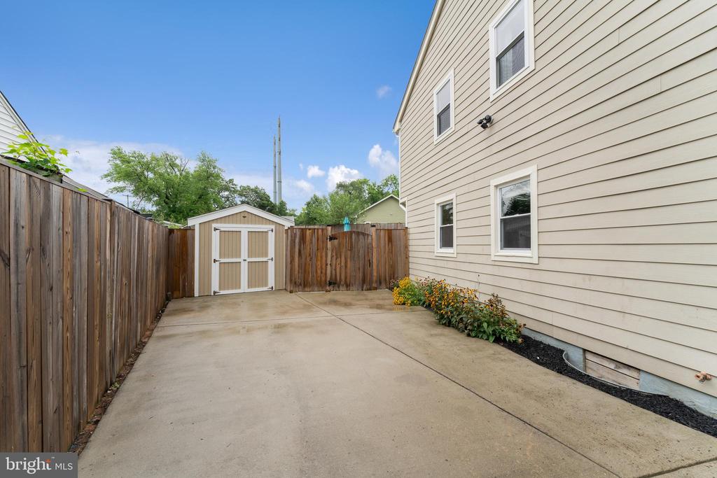 3003 Elmwood Dr
