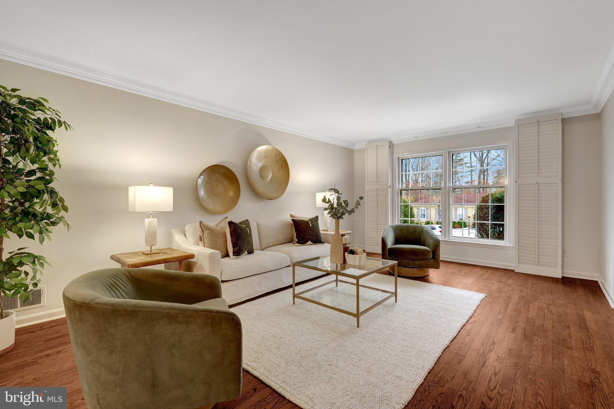 8801 LYNNHURST DRIVE