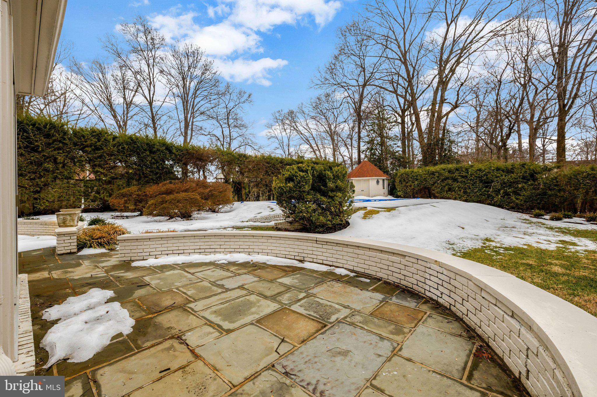 8801 LYNNHURST DRIVE