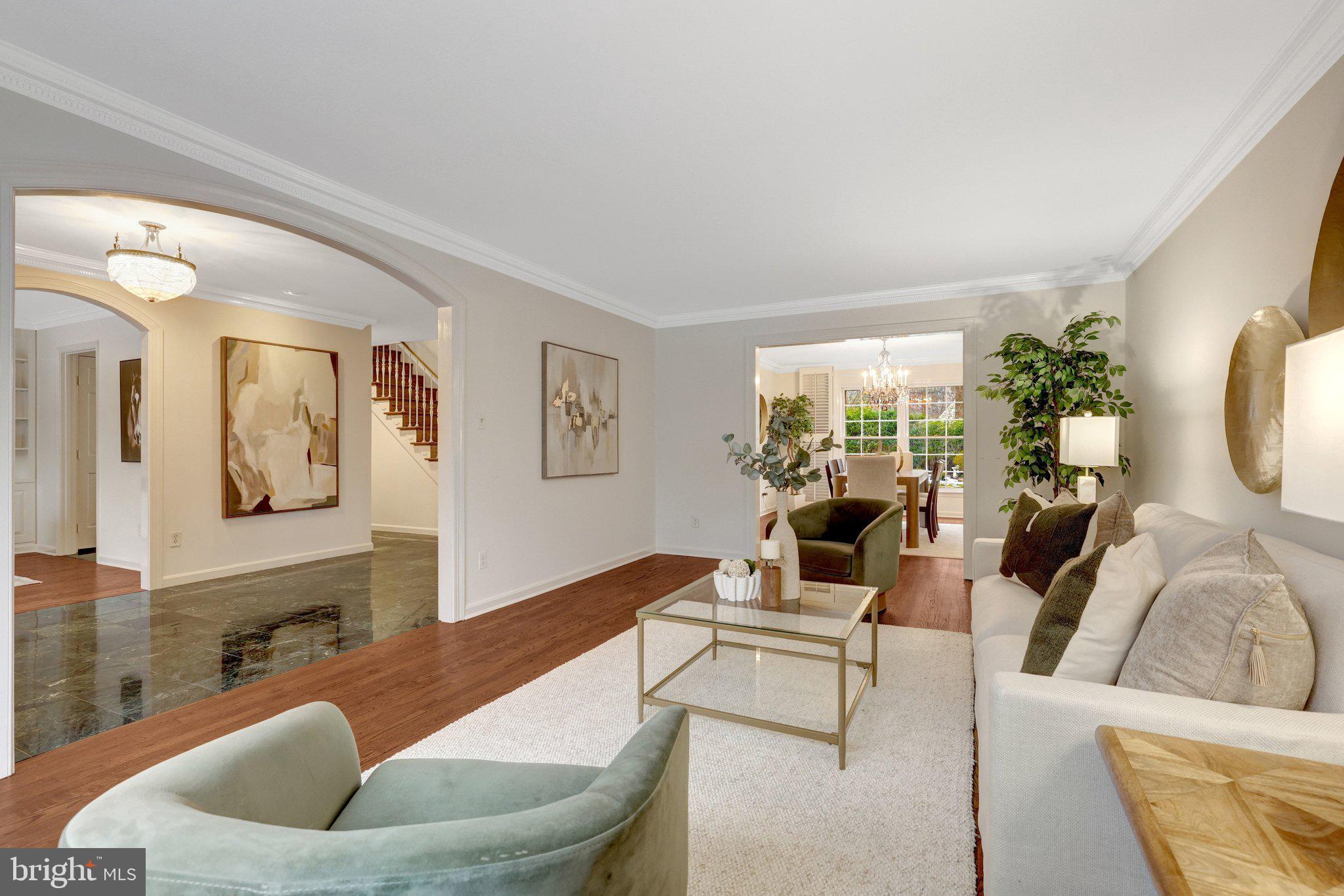 8801 LYNNHURST DRIVE