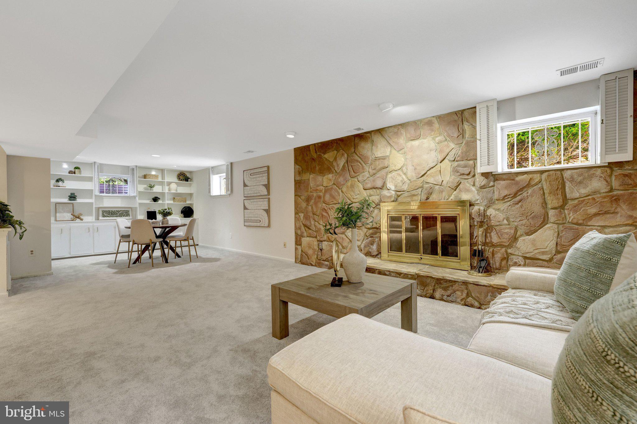 8801 LYNNHURST DRIVE