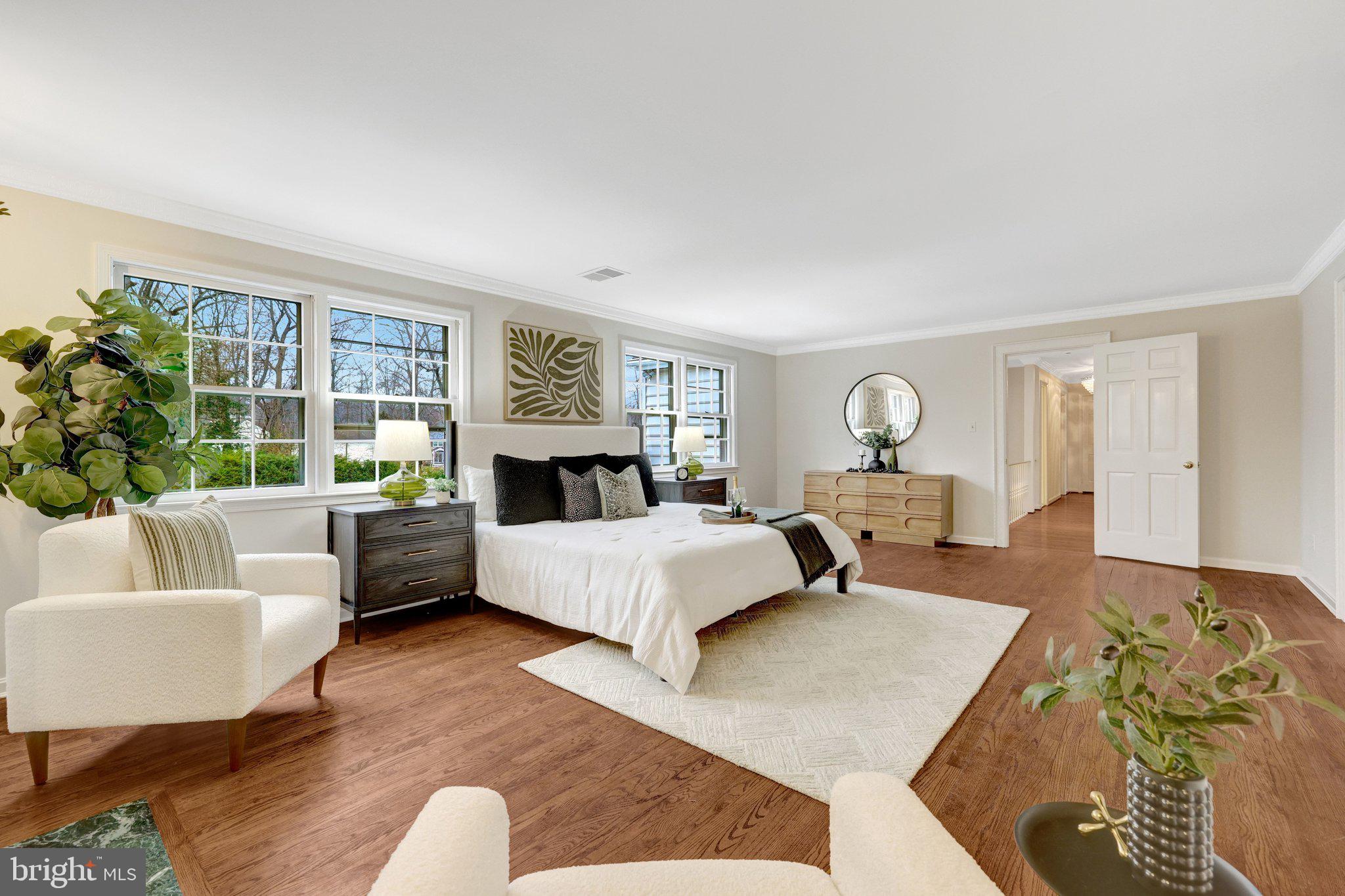 8801 LYNNHURST DRIVE