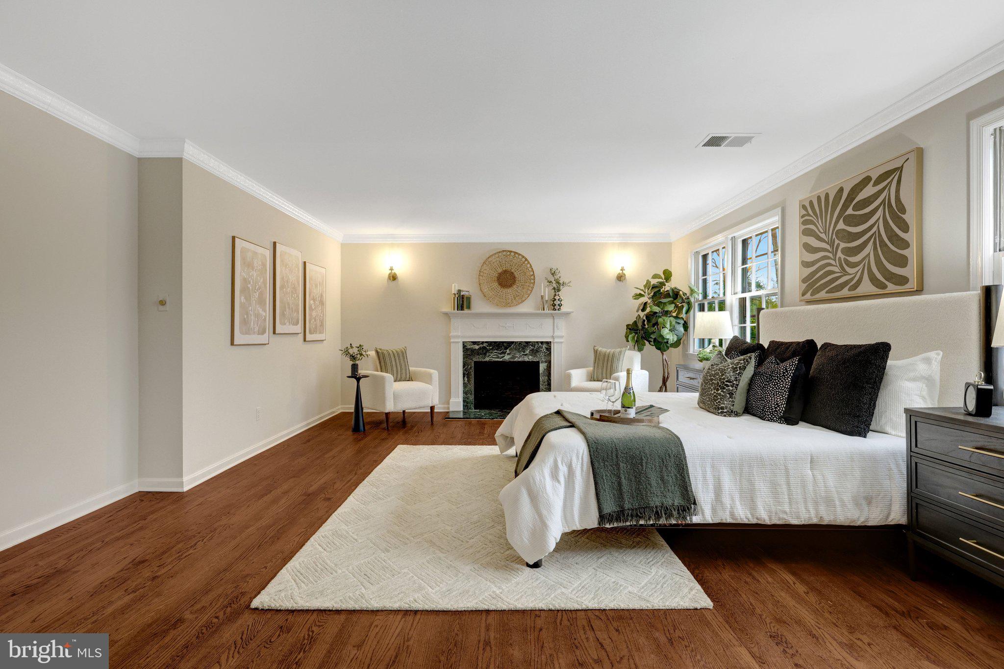 8801 LYNNHURST DRIVE