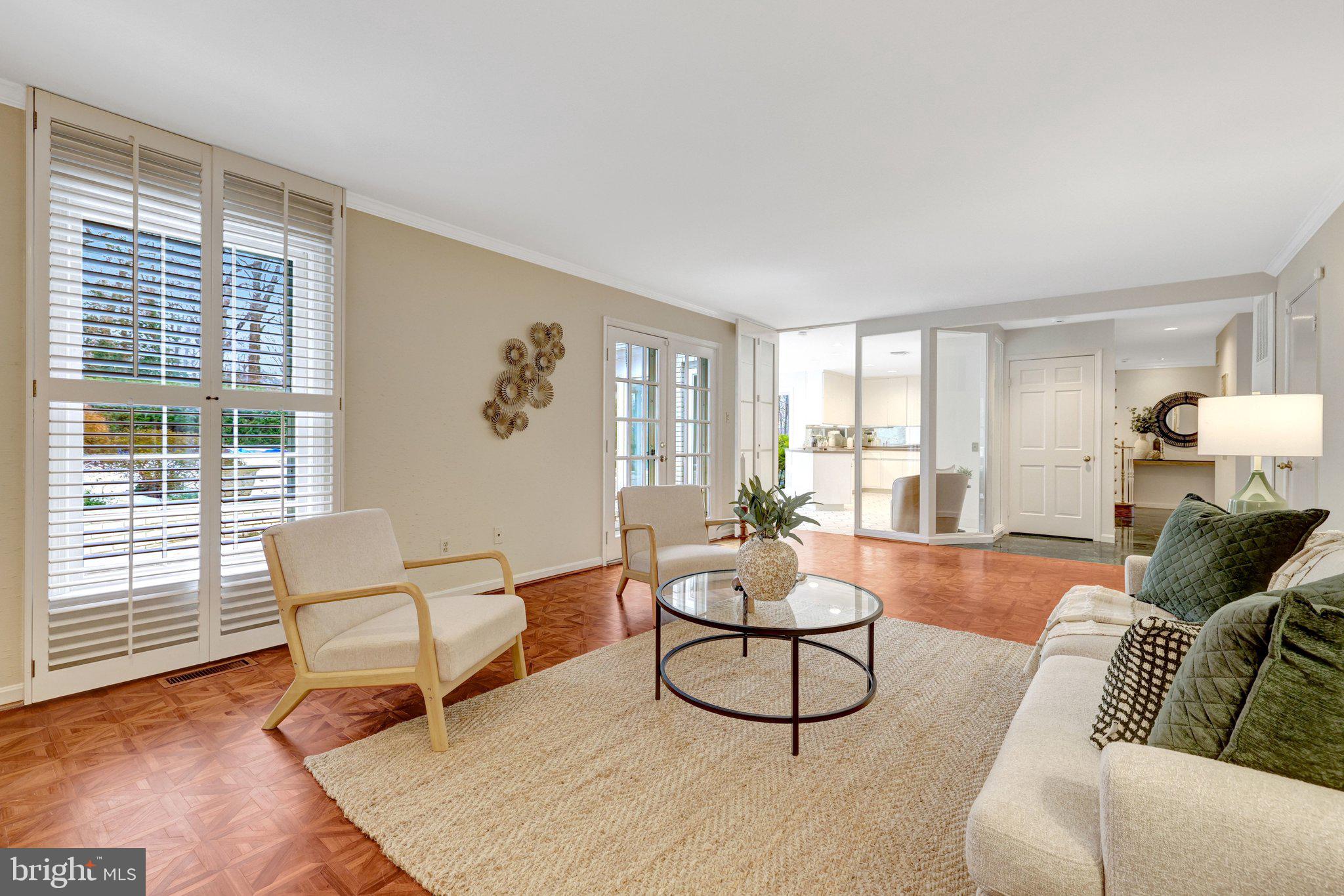 8801 LYNNHURST DRIVE